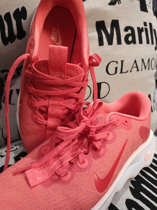 Найк оригинални маратонки от Холандия. Аутлет-Роермонд.