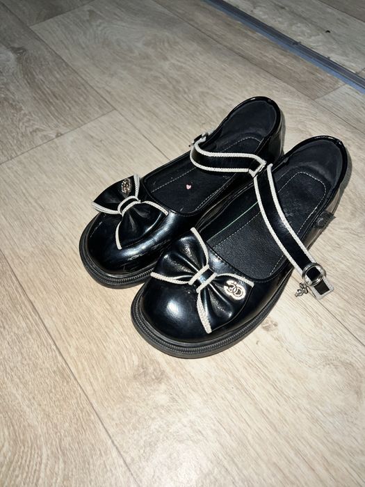 Отдам даром детскую обувь