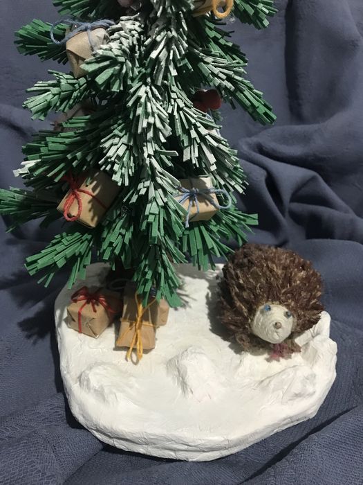 Decor de iarna, un Bradut si un Arici