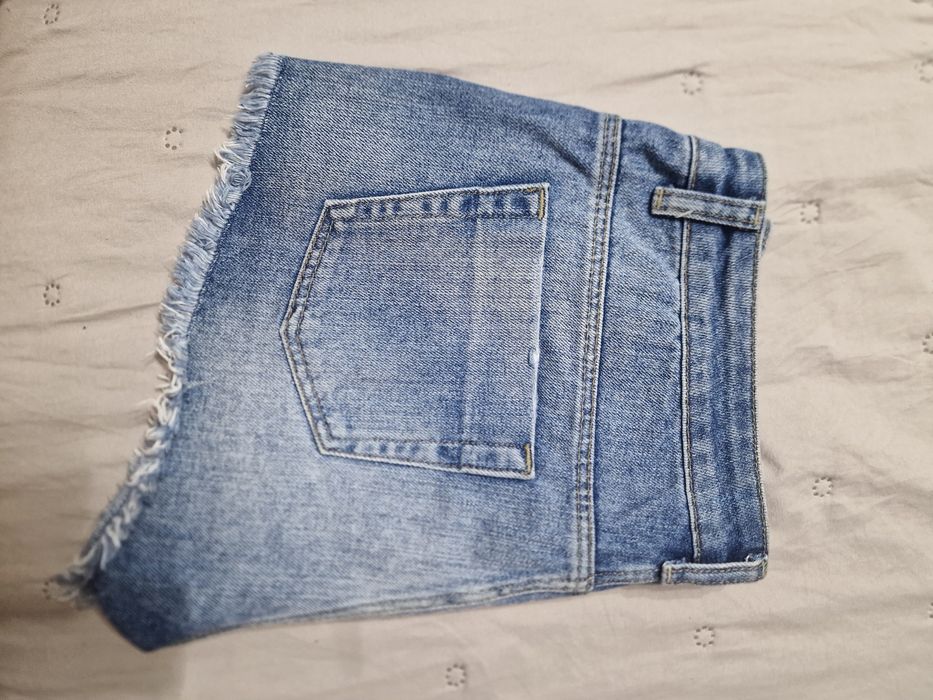Pantaloni scurți zara