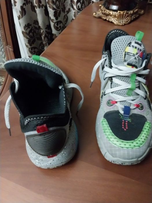 Мужские кроссовки 42размер