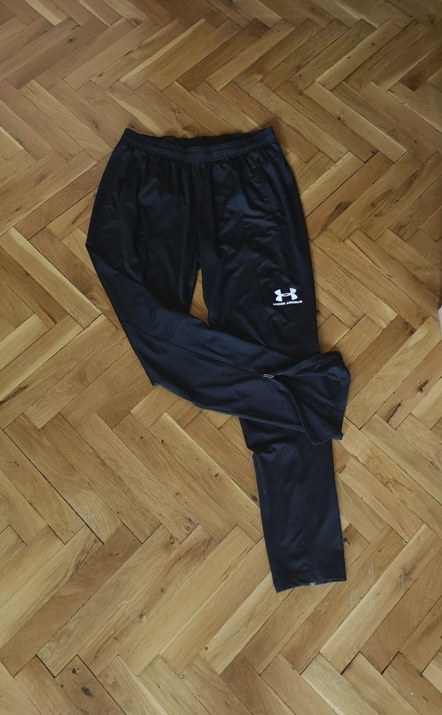 Оригинално мъжко долнище Under Armour размер L