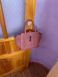 Продам сумочку дам. из натур. кожи розового цвета (сделано в Германии)
