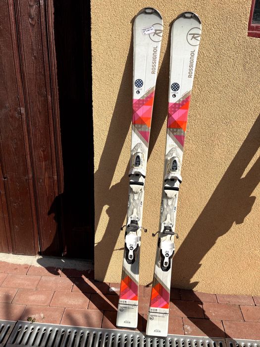 Schiuri -pachet fain pentru schioare!