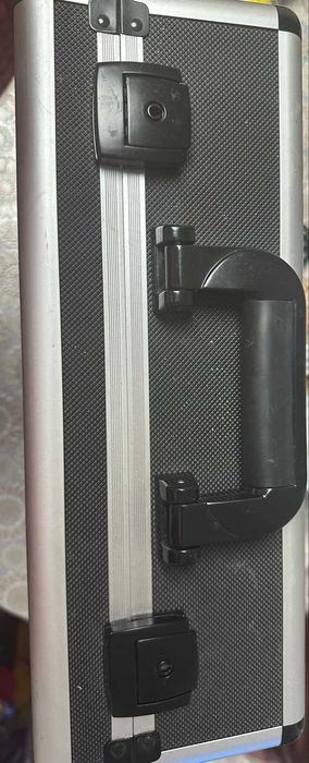 Продавам малък миксер марка Soundcraft 3 лентов еквалайзер