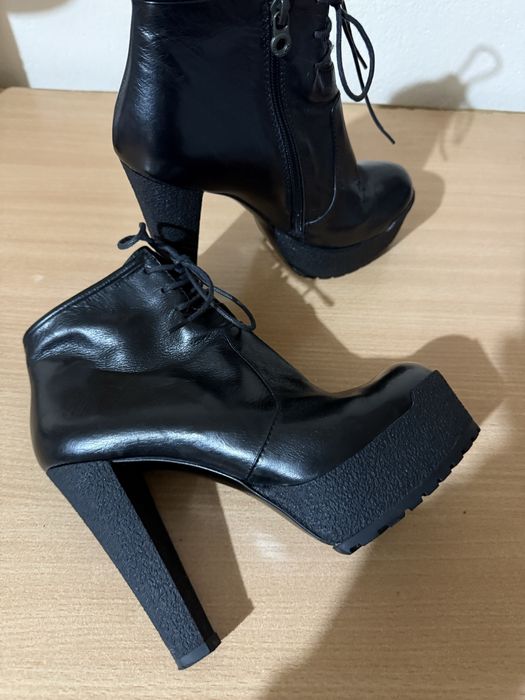 Уникални дамски боти Guess, Versace, Nursace