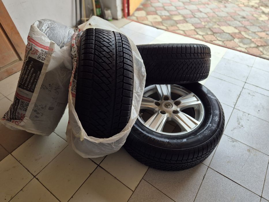 Продаю шины с родными дисками от Toyota Land Cruiser 200