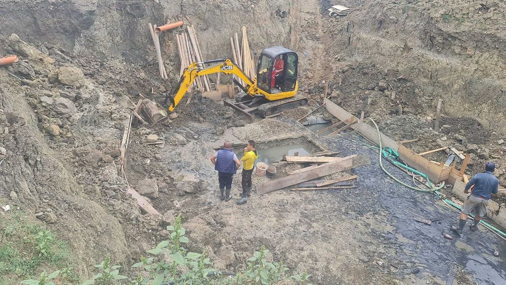 Execut lucrări cu Mini excavator 5,2 tone JSB