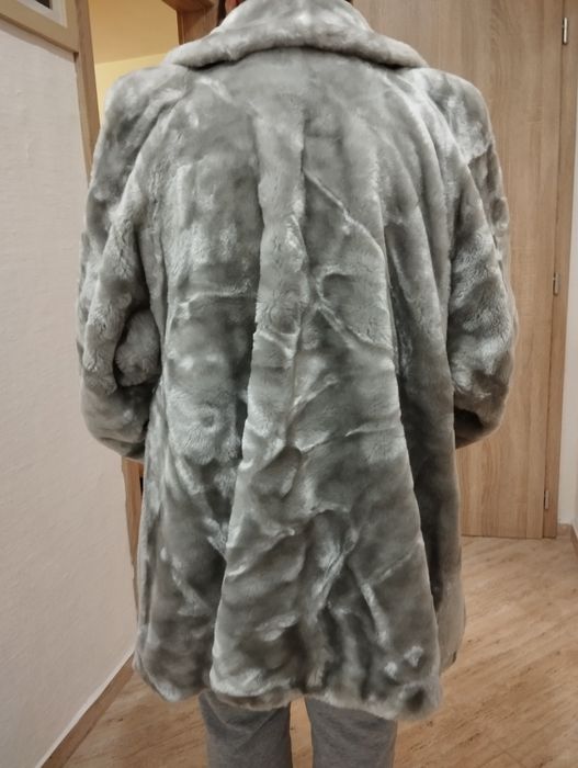 Продавам палто от еко кожа