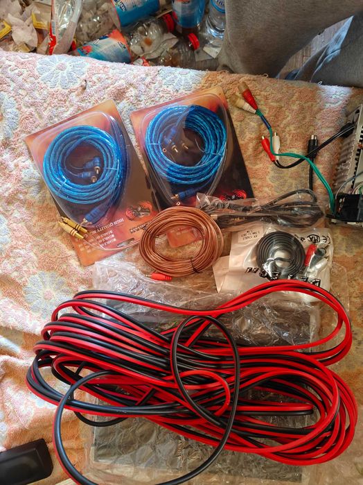 Колони Focal усилвател Hertz плеър Alpine чейнджър Alpine кабели