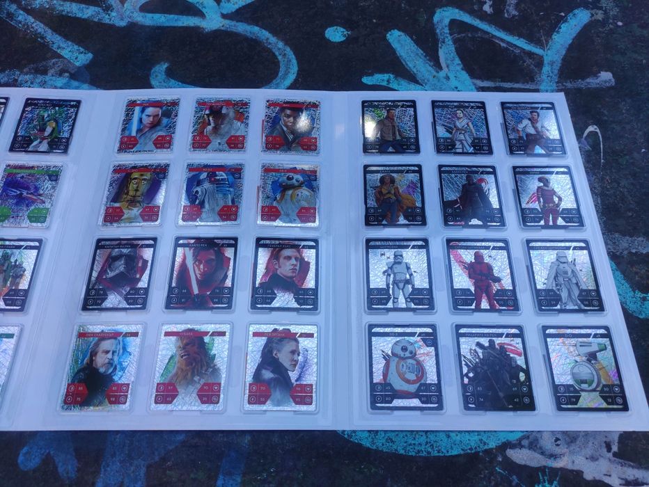 Продавам Албум Star wars

Много добре запазен.Налични са всички карти