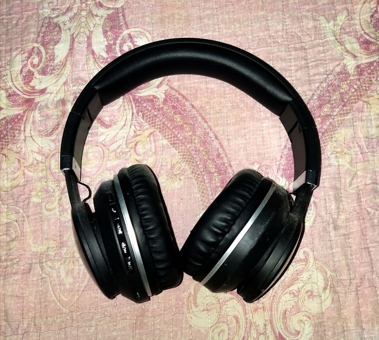 Наушник сломаный