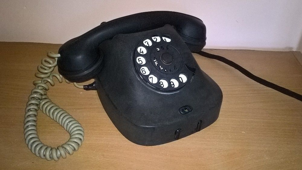 Стар бакелитов телефон с шайба