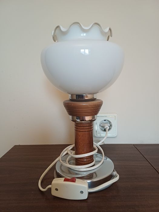 Настолни лампи                    .