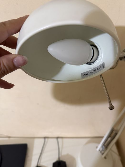 Лампу настольную продам