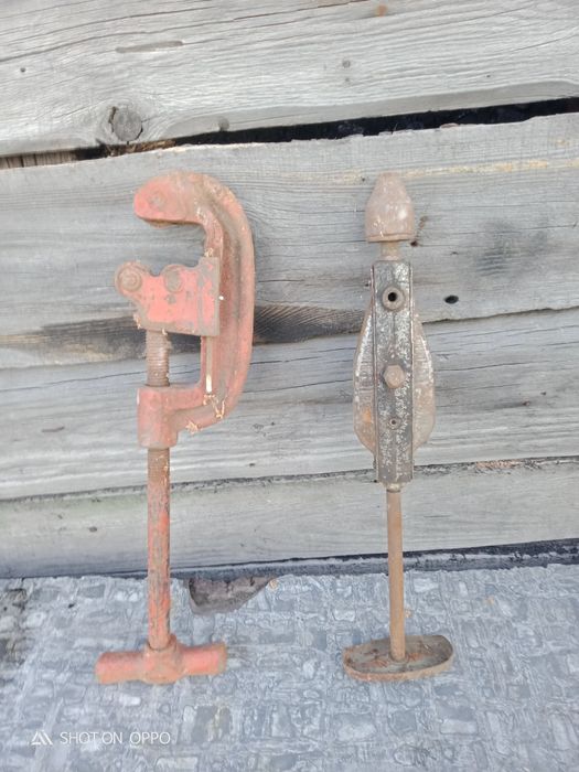 Продам старые советские:дрел ручной и трборез.