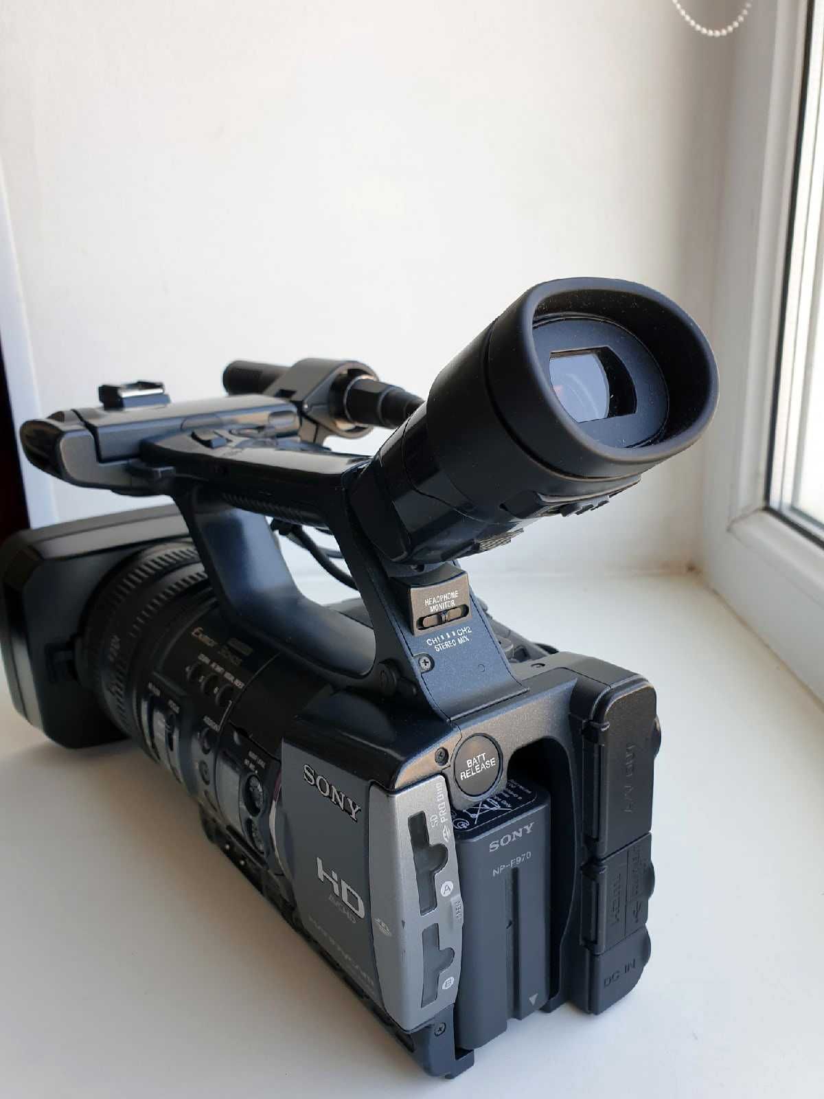 Видеокамера Sony HDR AX2000E профессиональная на картах памяти