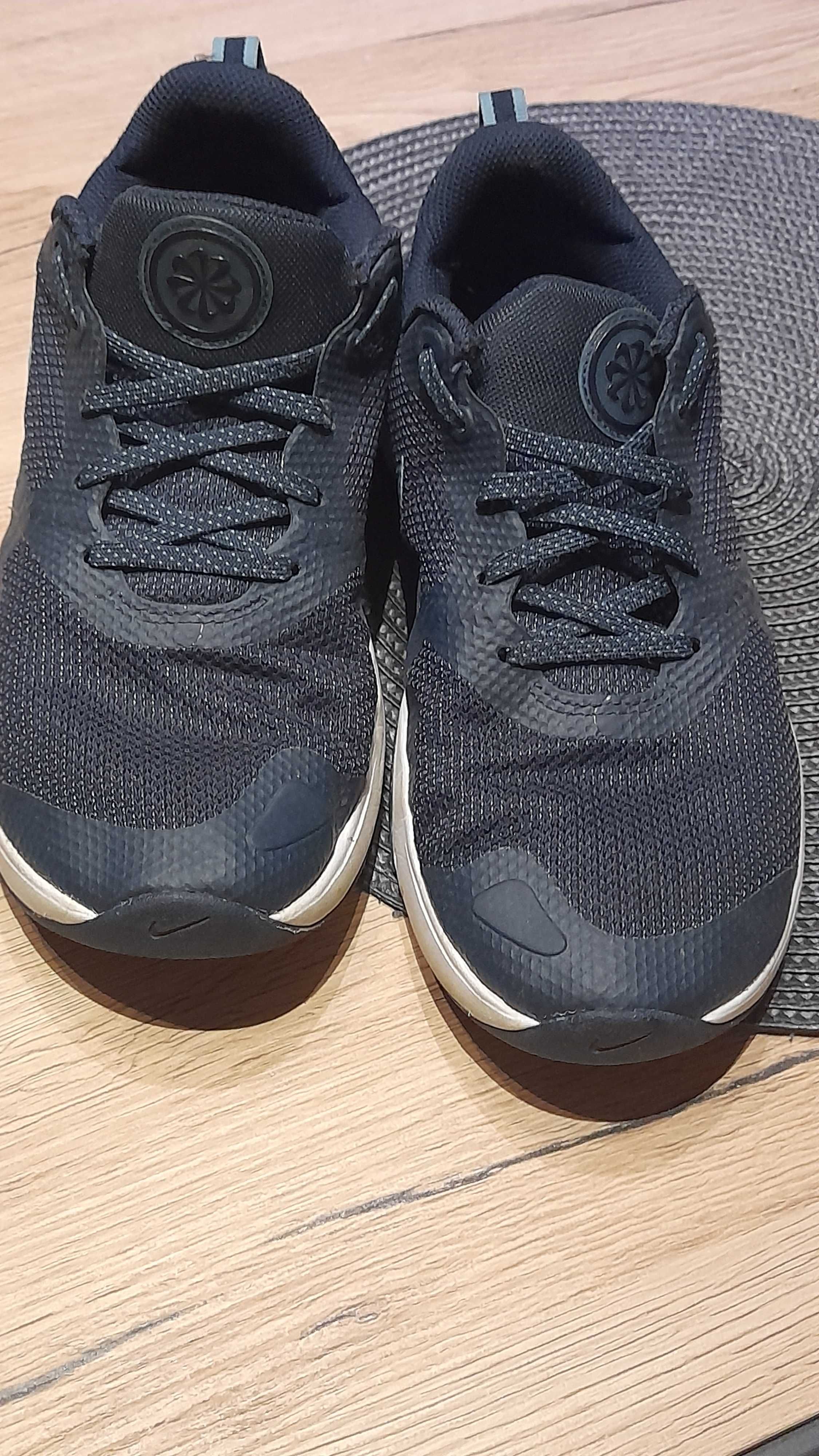 Маратонки Nike 39 номер