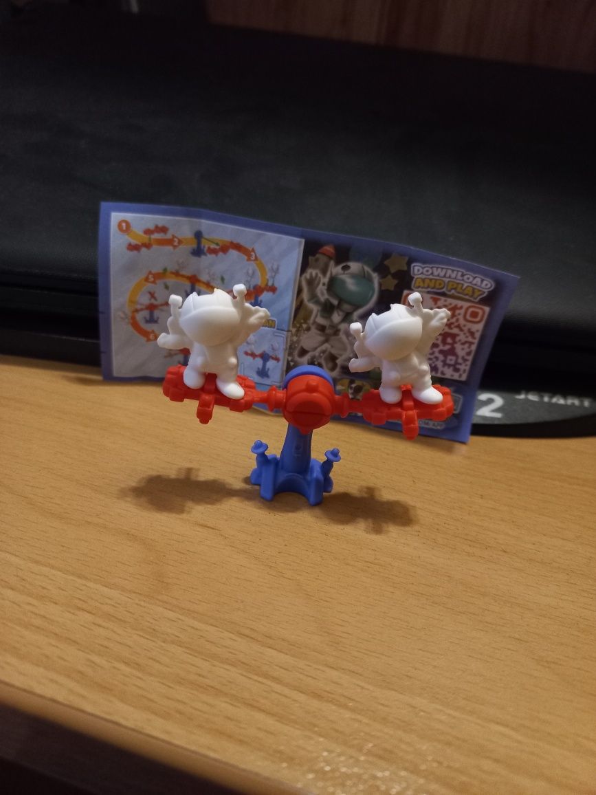 Kinder surprise играчки