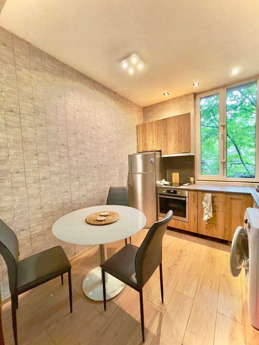 Продава се Двустаен апартамент в София, Център - 70 кв.м за 2572 €/кв.м - Снимка #4