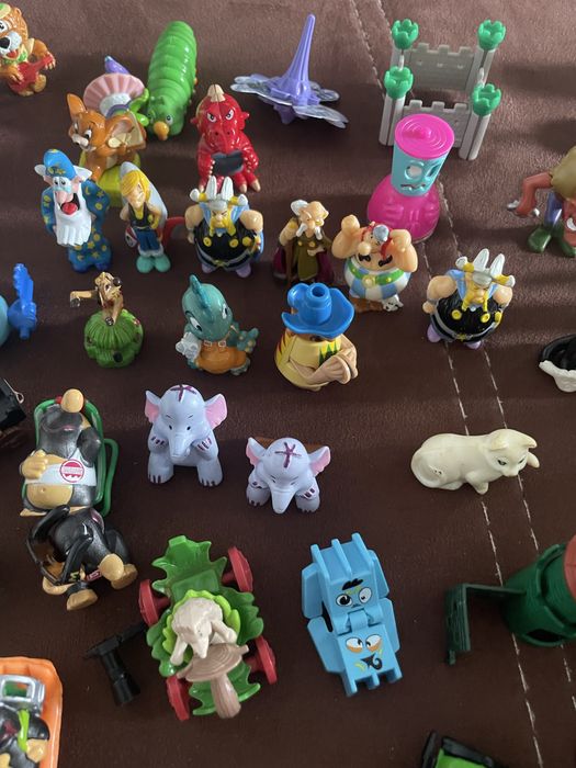 Кутия с шоколадови играчки