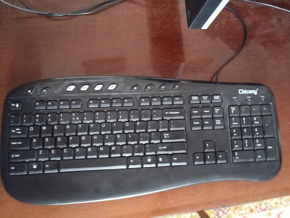 Unitate centrala PC cu tastatura +/- sistem audio