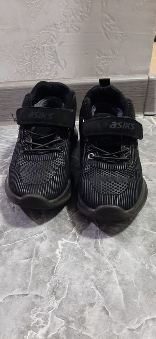 Продам кроссовки детские