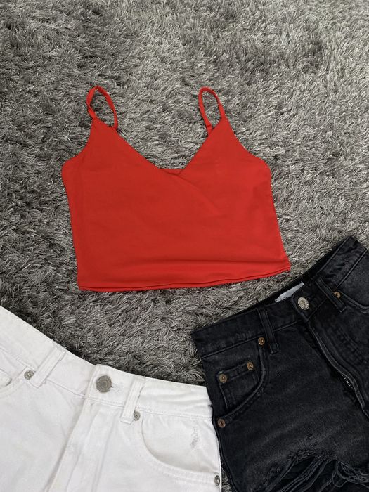 Vand top si pantaloni scurti