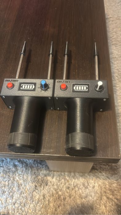 Asomator pe acumulatori pentru porci