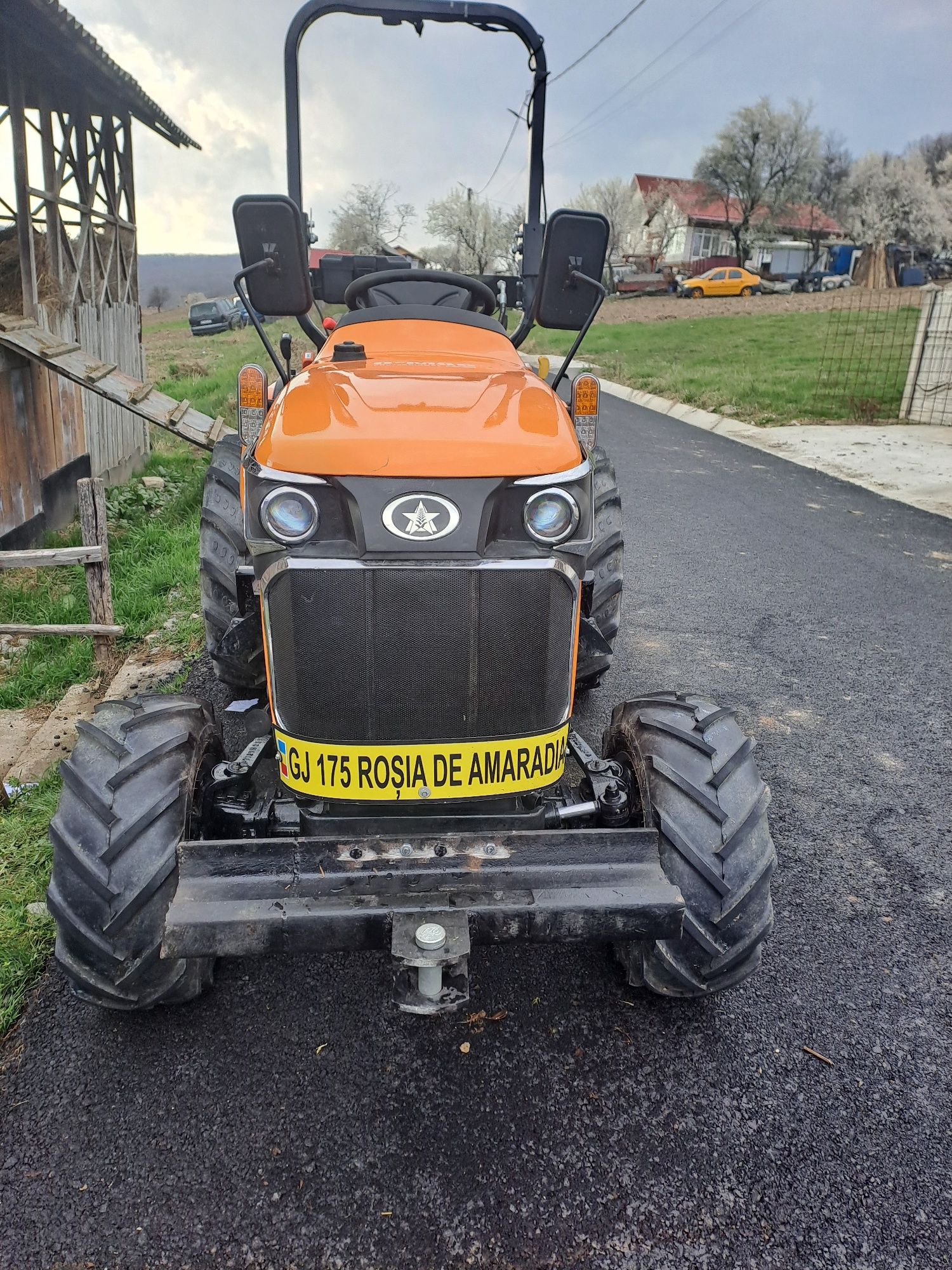 Tractor 4x4 Mitsubishi 25 cai