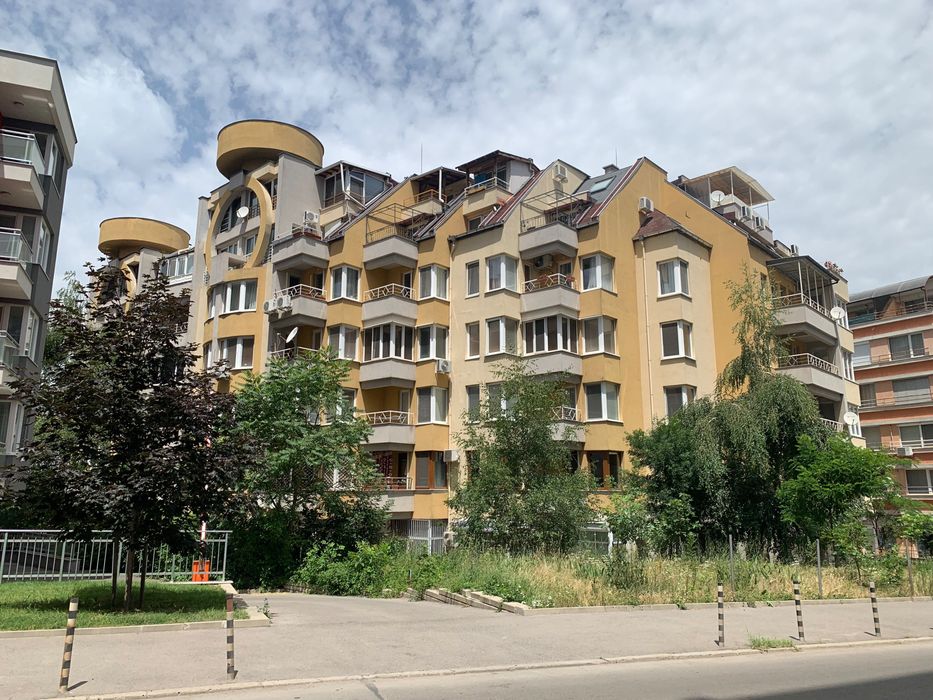 Обзаведен тристаен апартамент за продажба в София, кв. Младост 2