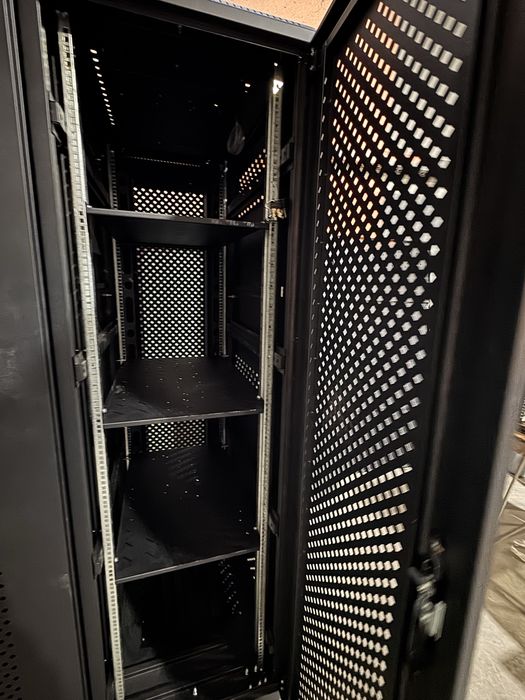 Телекоммуникационный шкаф 42U