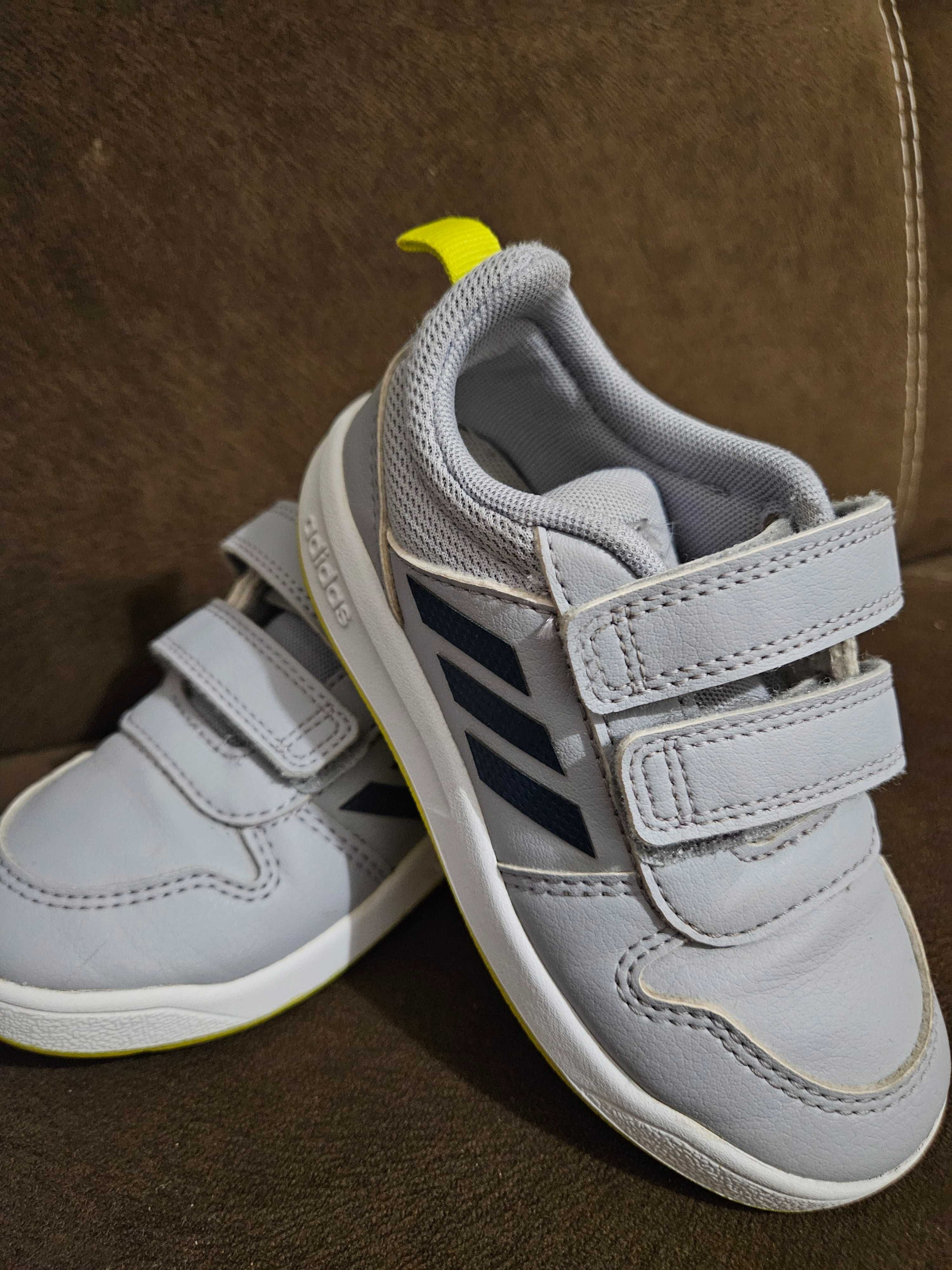 Adidas маратонки адидас