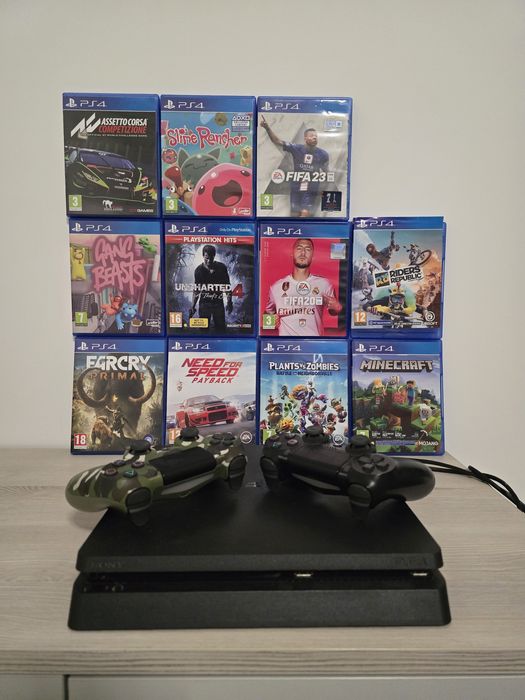 Ps4 slim cu două controlăre și cu 11 jocuri