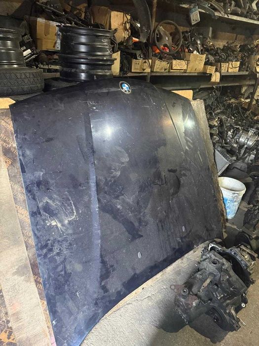 Капот на БМВ Е 34 широкий с небольшими  вмятинами