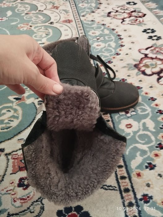 Продам зимнюю обувь на мальчика