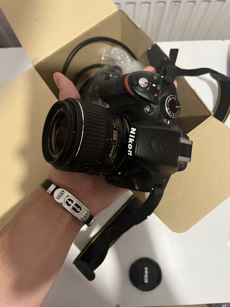 VAND aparat de fotografiat Nikos D3200 18-55mm VR Kit