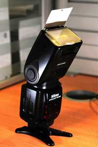 Nikon Speedlight SB-900.