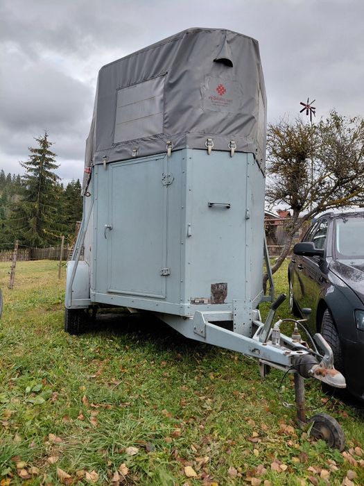 Vând remorca pentru animale