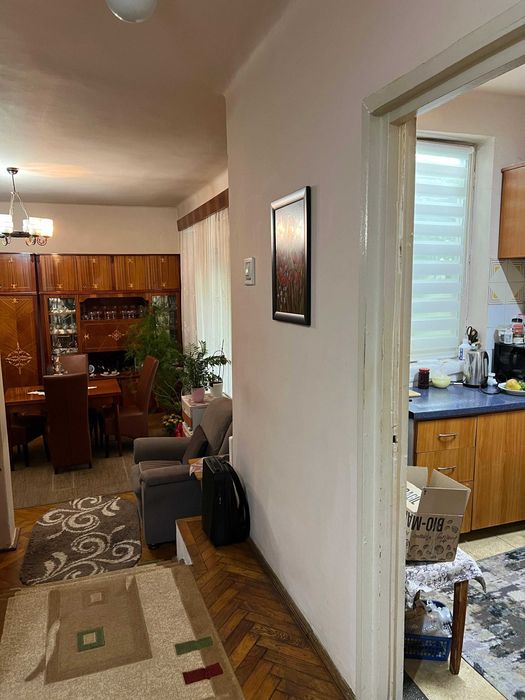 Reghin, ultracentral, apartament 4 camere, in vilă înșiruită