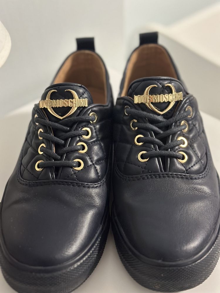 Moschino кожени обувки - 38 номер