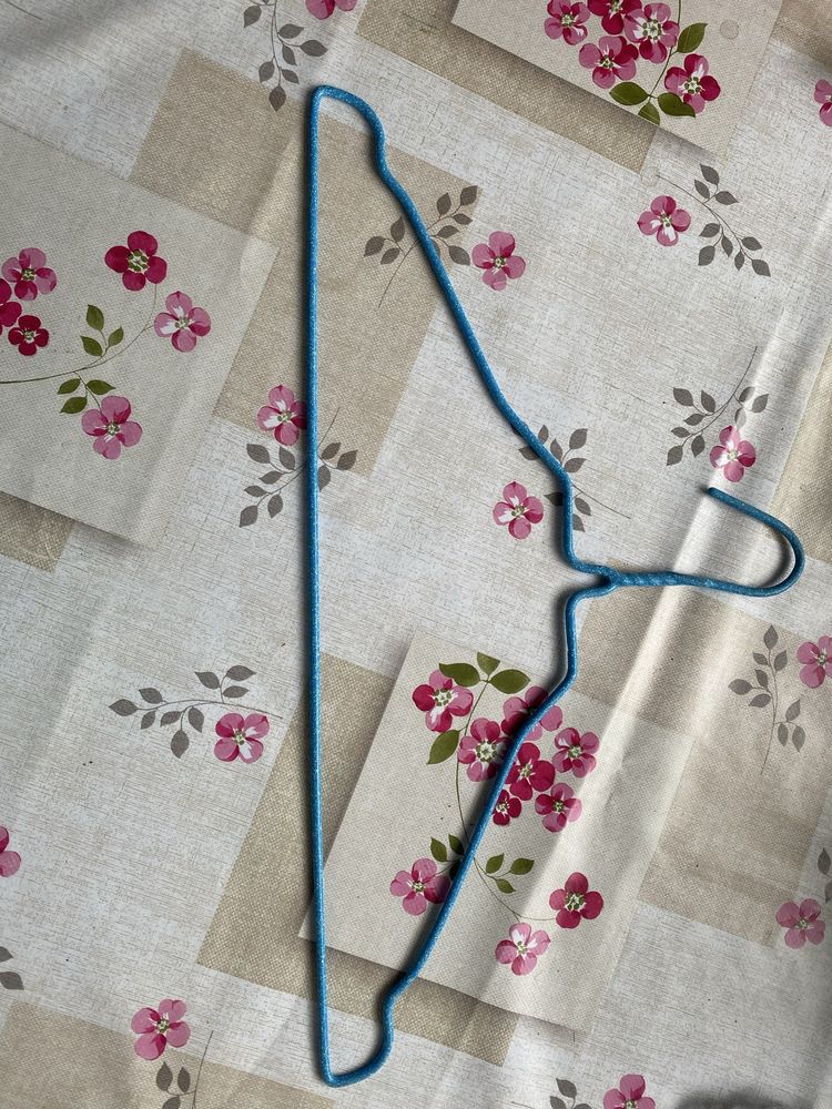 Продам вешалки для одежды