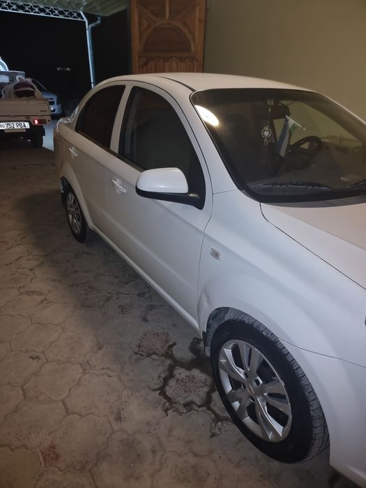 Nexia 3 Aftomat moshina top toza hamma narsasi bor