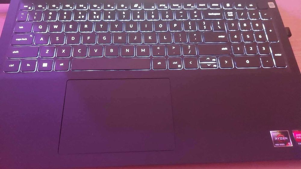Лаптоп Dell Vostro 3535