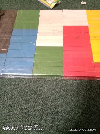 Цветные плашки деревянные кубики.