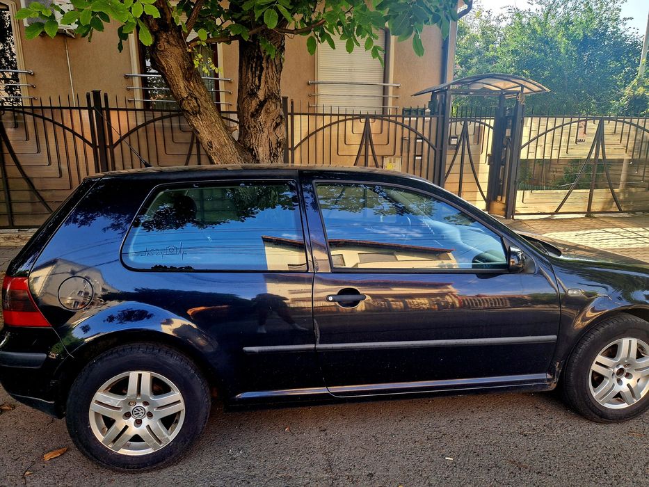 Vând golf 4, 1.4 benzina 
Dou
