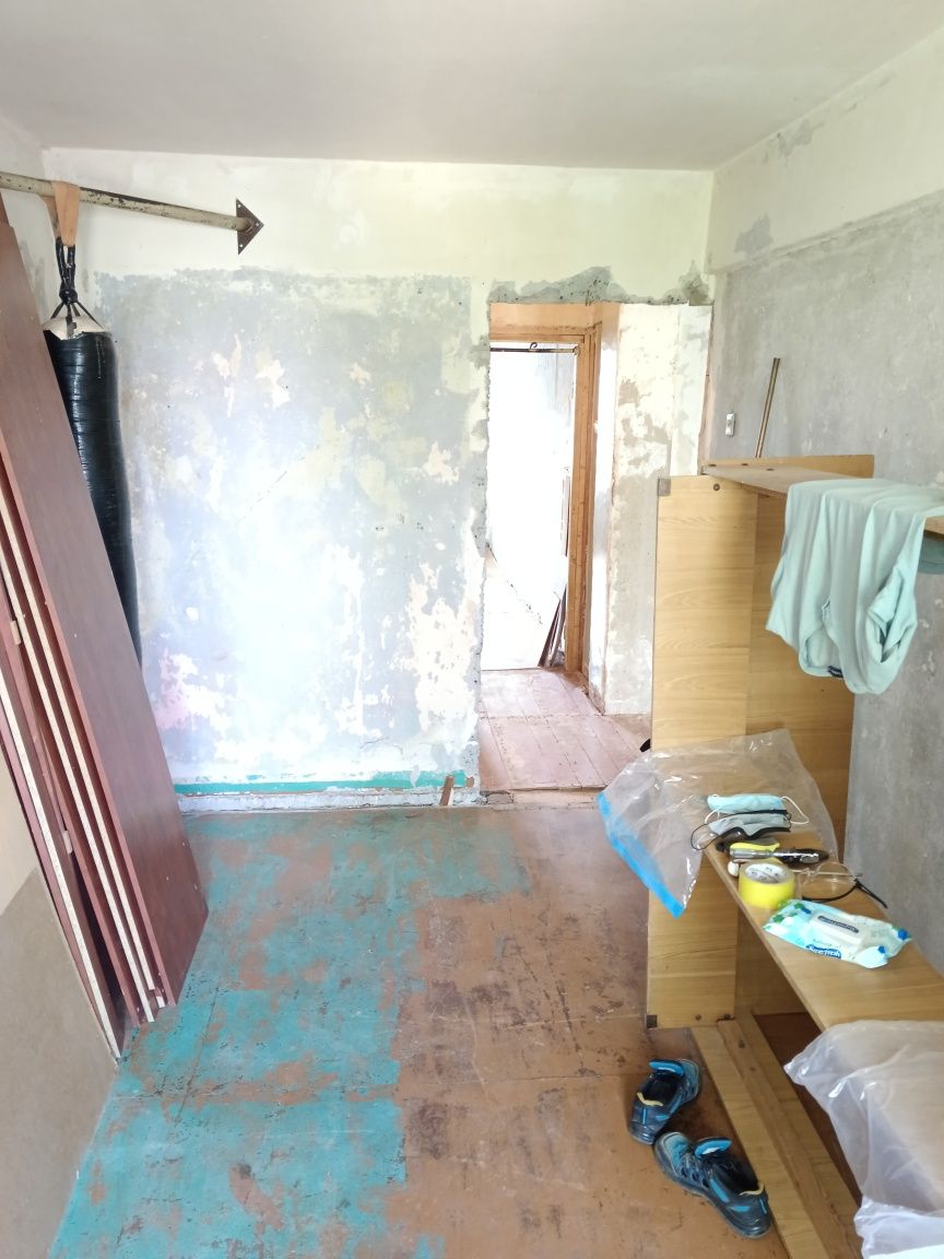 Продам 3 х комн квар. 2-52-4 этаж.