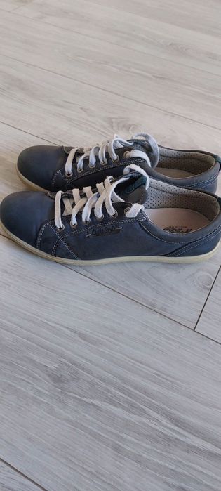 Продам срочно Женские кеды