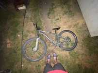 Bicicleta rockrider st 120 furca 100 cm are un defect la schimbător