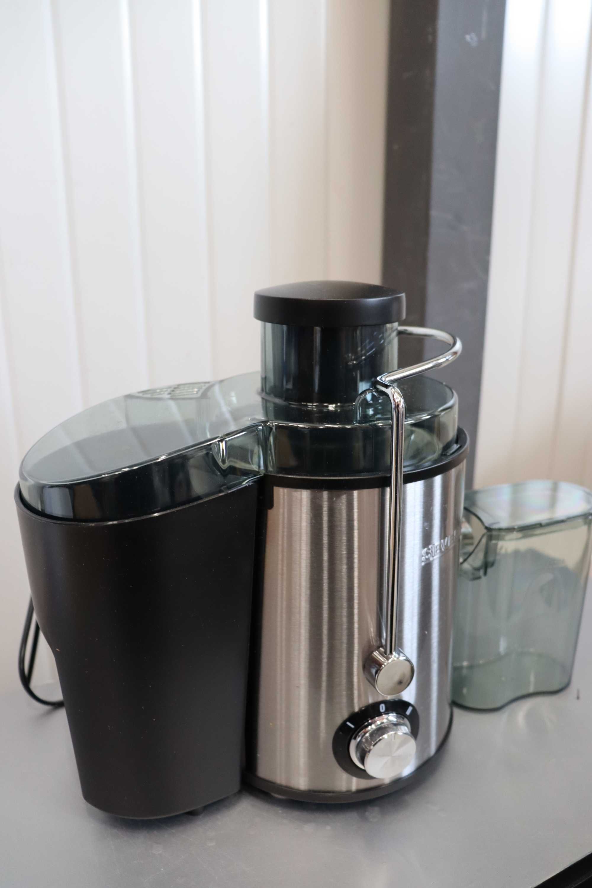 Сокоизстисквачка, с контейнер за сок, 0,500ml, 400W,неръждаема стомана